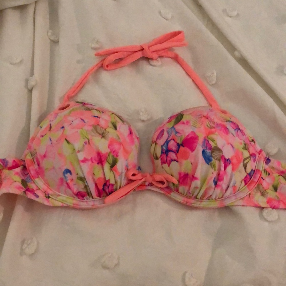 Double padded Victoria’s Secret floral bikini top.